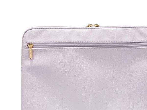 Guess Guess Triangle 4G sleeve-etuifor laptop 13"/14" (lilla)