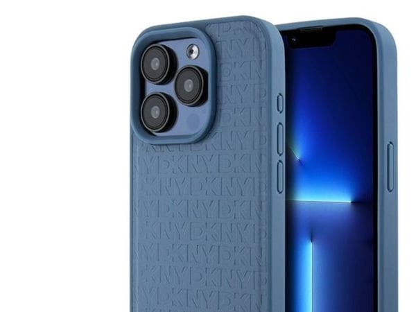 DKNY DKHMP15LPSHRPSB iPhone 15 Pro 6.1" sininen / sininen kova kotelo, nahka monogrammi kuvio metalli logo MagSafe