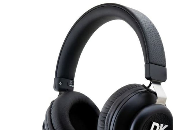 DKNY trådlösa on-ear hörlurar Bluetooth DKBHS6PUSLK svart/black metallogotyp
