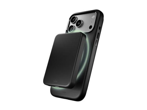 Puro Icon Mag Pro flytende silikondeksel til iPhone 17 Pro - MagSafe-kompatibelt, med kamerabeskyttelse og aluminiums-knapper - svart