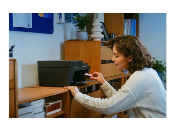 HP Deskjet 4330 All-in-One - Multifunksjonsskriver - farge - ink-jet - 216 x 297 mm (original) - A4/Legal (medie) - opp til 6 spm (kopiering) - opp...