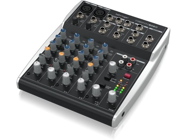 Behringer Xenyx 802S, 2 kanavaa, 12 W, musta, Hopea