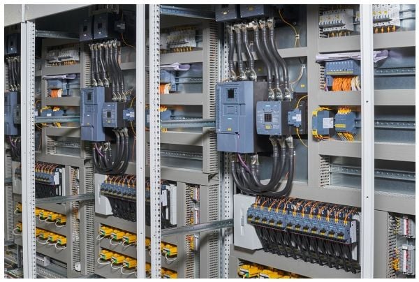 Siemens 3RW5213-3TC15 3RW52133TC15 Pehmokäynnistysyksikkö Moottorin teho 400 V:n jännitteellä 5,5 kW Moottorin teho 230 V:n jännitteellä 3 kW 200 V...