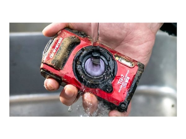 OM System Tough TG-7 - Digitalkamera - kompakt - 12.0 MP - 4 K / 30 fps - 4x optisk zoom - Bluetooth, Wireless LAN - undervatten upp till 15 m - röd