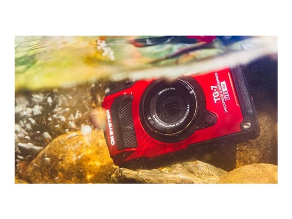 OM System Tough TG-7 - Digitalkamera - kompakt - 12.0 MP - 4 K / 30 fps - 4x optisk zoom - Bluetooth, Wireless LAN - undervatten upp till 15 m - röd
