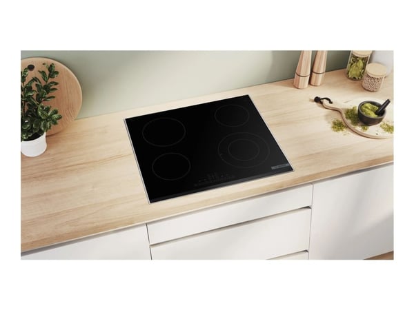 Bosch Serie | 6 PKF675FP2E - Keramisk komfyrtopp - 4 plater - Nisje - bredde: 56 cm - dybde: 49 cm - med pynt av rustfritt stål - svart