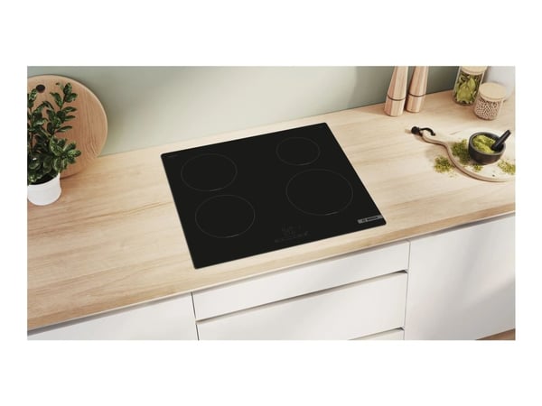 Bosch Serie | 4 PUE611BB5E - Induktionshäll - 4 kokplattor - Fördjupning - bredd: 56 cm - djup: 49 cm - ramlös - svart