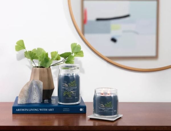 Yankee Candle YC Signature Medium - Bayside Cedar
