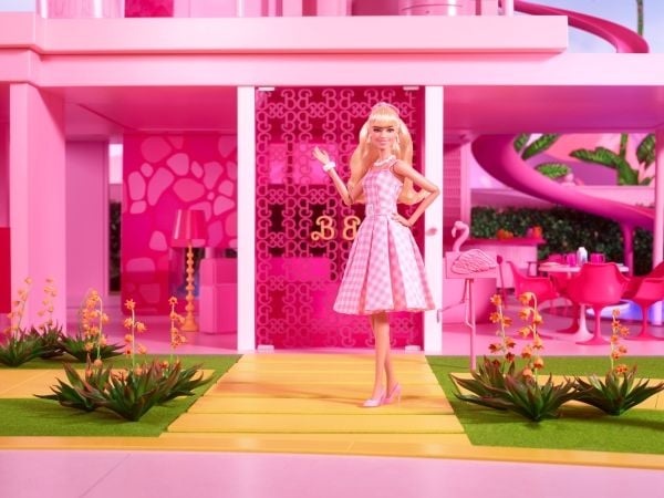 Barbie Signature -elokuva, keräilynukke, Margot Robbie Barbiena, vaaleanpunainen ruutumekko, Muotinukke, Naaras, 3 vuosi/vuosia, Poika/tyttö, 330,2...