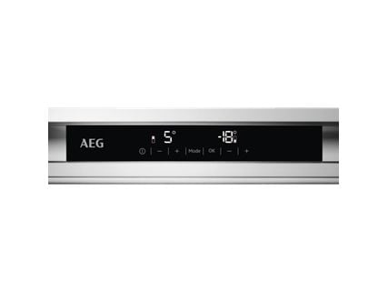 AEG 8000 SCE819E5TS - Kylskåp/frys - bottenfrysskåp - inbyggd - fördjupning - bredd: 56 cm - djup: 55 cm - höjd: 189.4 cm - 269 liter - Klass E - vit