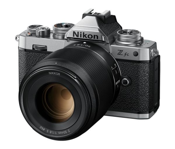 Nikon Z fc + 16-50 VR + 50-250 VR-kit, 20,9 MP, 5568 x 3712 piksler, CMOS, 4K Ultra HD, Berøringsskjerm, Sort, Sølv