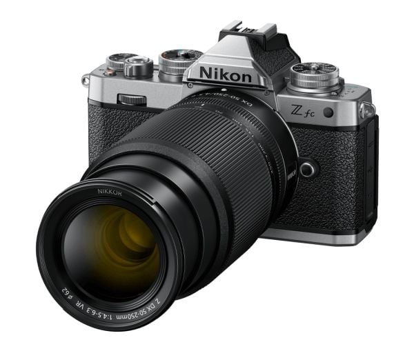 Nikon Z fc + 16-50 VR + 50-250 VR-kit, 20,9 MP, 5568 x 3712 piksler, CMOS, 4K Ultra HD, Berøringsskjerm, Sort, Sølv