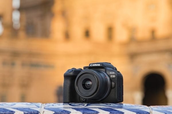 Canon EOS R10 + RF-S 18-45 mm F4.5-6.3 IS STM (F/4.5-6.3 IS STM) + monteringsadapter EF-EOS R