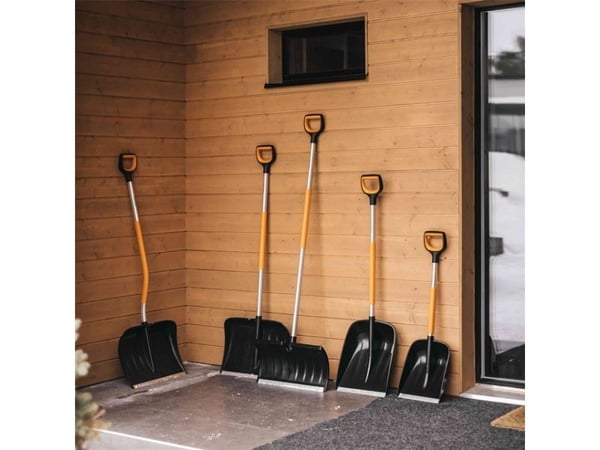 Fiskars 1057177, Snøskuffe, Metall, Sort, Oransje, Ergonomisk, 36,2 cm, 1,4 kg