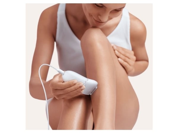 Braun Silk-épil 5-825 Power Electric Epilator for Women with Cable, Lawn Head and Trimming Cap, Bikini Zone - White/Purple