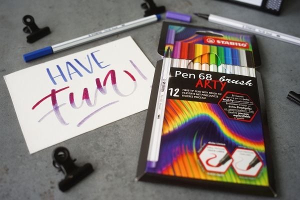 STABILO Pen 68 brush ARTY, 12 farger, Assorterte farger, Pensel tupp, Fiber, Assorterte farger, Sekskantet