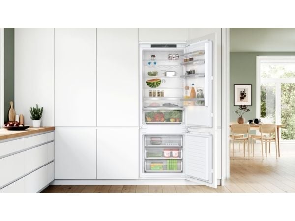 Bosch Serie 4 KBN96VFE0, 383 l, SN-ST, 34 dB, 9,5 kg/24h, E, Färska zon fack