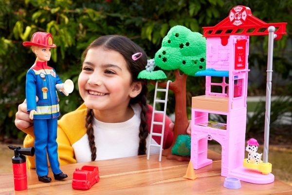 Barbie Firefighter Playset with Blonde Fashion Doll, Fire Station, 2 Pets & 10+ Accessories, Fashion doll, Female, 3 yr(s), Girl, 315.4 mm, 500 g