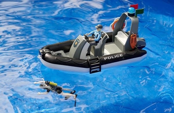 Bruder Dodge Ram 2500 Police pickup truck, trailer, boat, 2 figures with Light and Sound toy