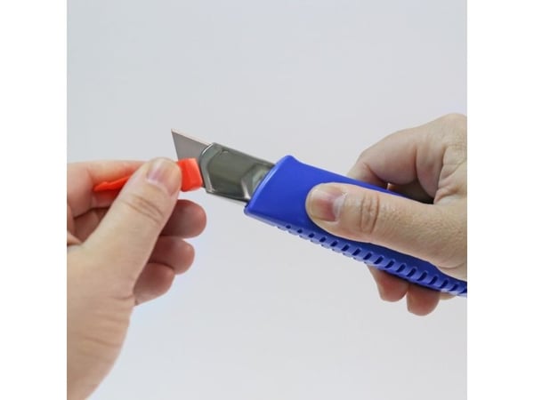 NT Cutter Vivid L, läpipainopakkaus