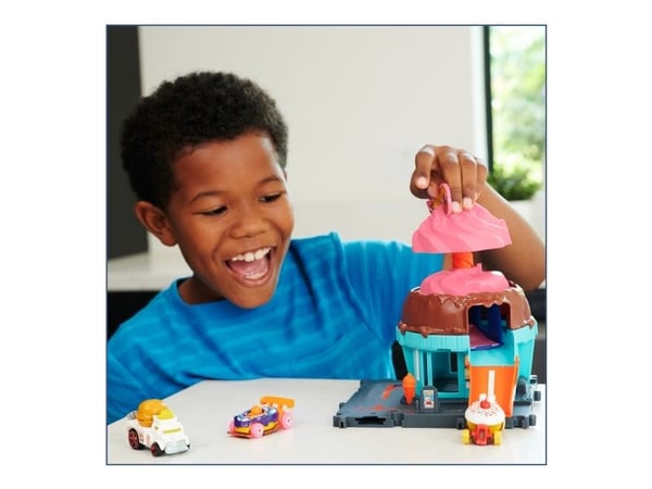 Hot Wheels City -banset med 1 -bil, lekset med glasskiosk, Set med fordon och bana, 3 År, Plast, Multifärg