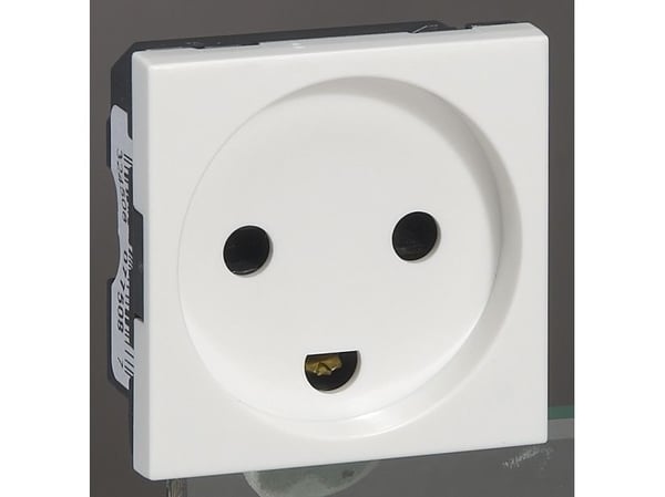 Legrand Mosaic 77508 tanskalainen pistorasia 2P+J 13 A 250 V, valkoinen