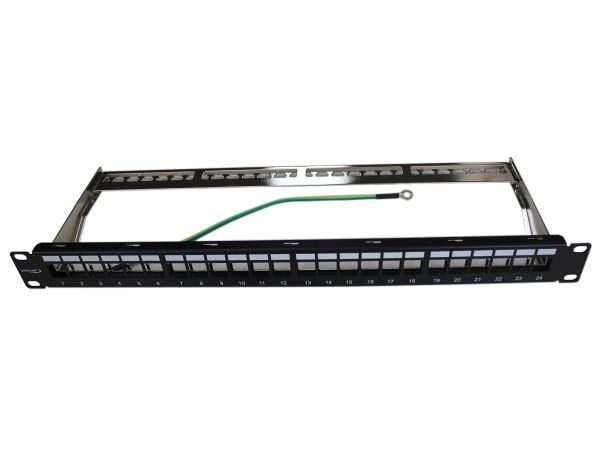 INFRALAN patchpanel 19" 1HE, 24 portar för Csslr Plus UTP/FTP tool-less keystone-kontakt, svart inkl. 4 mm² jordkabel