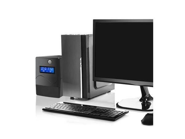 Qoltec Monolith - UPS - AC 140-300 V - 360 Watt - 650 VA - 7 At - USB - utgangskontakter: 2 - svart