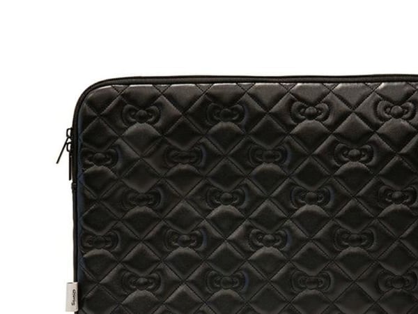 Etui Sourcing Hello Kitty Sleeve HKCSZPEKHBPK 14" sort/sort glidelås PU quiltede sløyfer