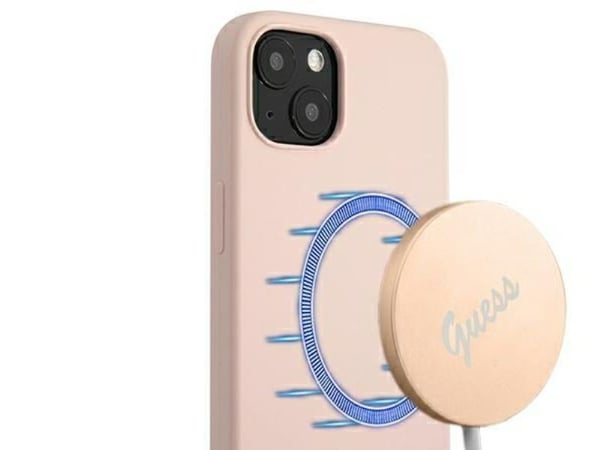 Guess GUHMP13MLSLMGLP iPhone 13/14/15 6,1" silikonskal Script Gold Logo Magsafe (rosa)”