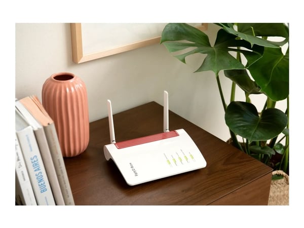 FRITZ!Box 6850 5G - Trådløs ruter - WWAN 4-portssvitsj - 1GbE - Wi-Fi 5 - Dobbeltbånd - 3G, 4G, 5G - VoIP-telefonadapter