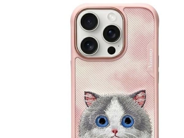 Nimmy Apple iPhone 16 Pro 6.3 dėklas telefonui rožinės spalvos Big Eyed Pet 2.0 Cat