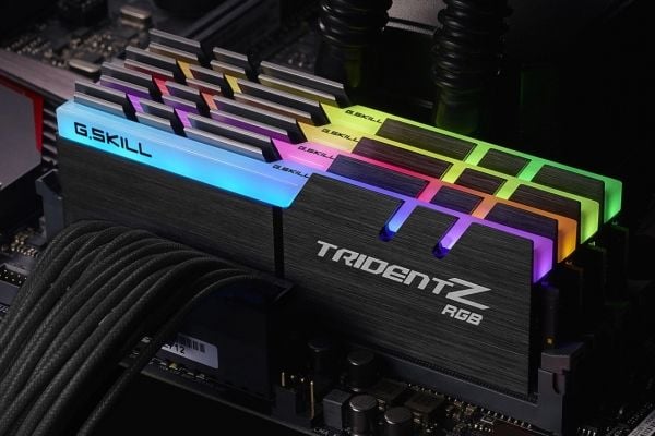 G.Skill TridentZ RGB Series - DDR4 - sett - 32 GB: 4 x 8 GB - DIMM 288-pin - 3200 MHz / PC4-25600 - CL16 - 1.35 V - ikke-bufret - ikke-ECC