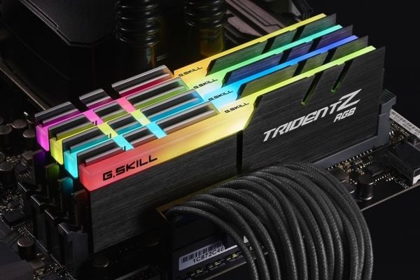 G.Skill TridentZ RGB Series - DDR4 - sett - 32 GB: 4 x 8 GB - DIMM 288-pin - 3200 MHz / PC4-25600 - CL16 - 1.35 V - ikke-bufret - ikke-ECC