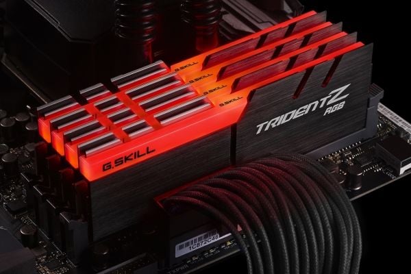 G.Skill TridentZ RGB Series - DDR4 - sett - 32 GB: 4 x 8 GB - DIMM 288-pin - 3200 MHz / PC4-25600 - CL16 - 1.35 V - ikke-bufret - ikke-ECC