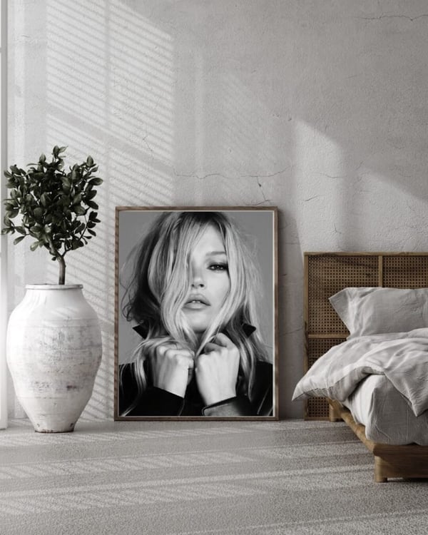 Svartvit Kate Moss Poster 30x40 cm – Fashion Affisch | Stilren Mode Väggkonst