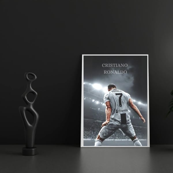 Cristiano Ronaldo Poster 30×40 cm – Ikonisk Fotbollsstjärna