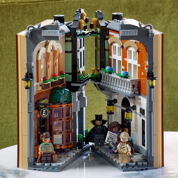 LEGO Icons Sherlock Holmes Bokvrå 10351