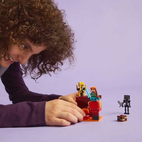 LEGO Minecraft Lavastriden i Nether 21266