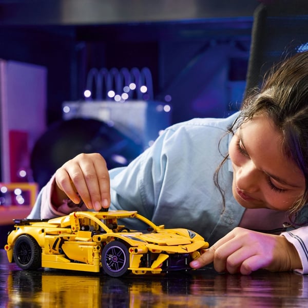 LEGO Technic Chevrolet Corvette Stingray 42205