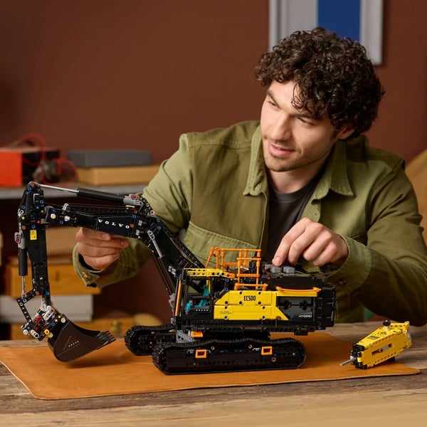 LEGO Technic Volvo EC500 Hybrid grävmaskin 42215