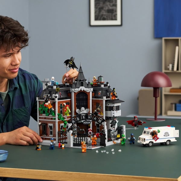 LEGO Super Heroes Arkham Asylum 76300