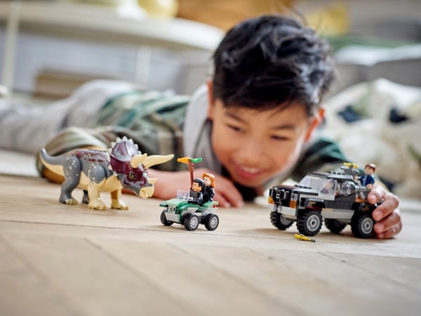 LEGO Jurassic World Triceratops pickupattack 76950