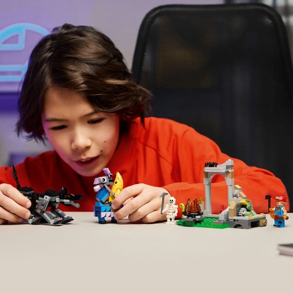 LEGO Fortnite Peely och Sparkplugs läger 77075
