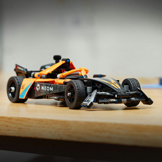 LEGO Technic NEOM McLaren Formula E racerbil 42169