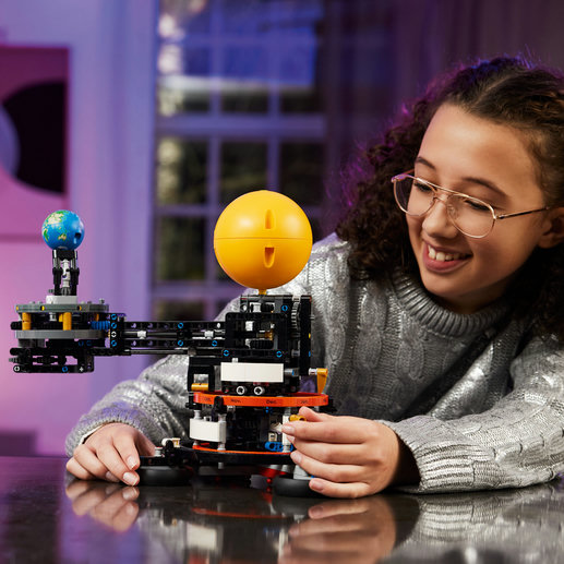 LEGO Technic Jorden och månen 42179