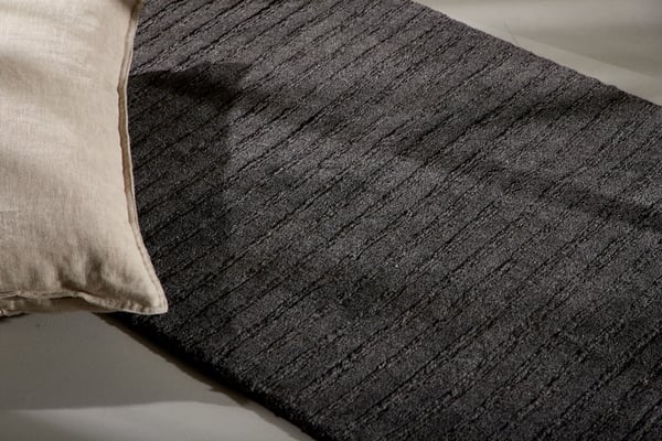 Matto, Milton, 200x70 cm, Tummanharmaa