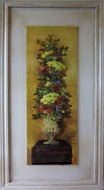 Billede af høj blomsterkomposition i krukke størrelse 1, 30 x 56 cm