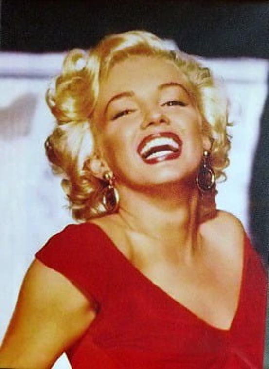 Maleri Marilyn Monroe i rød kjole på lærred 35 cm x 25 cm