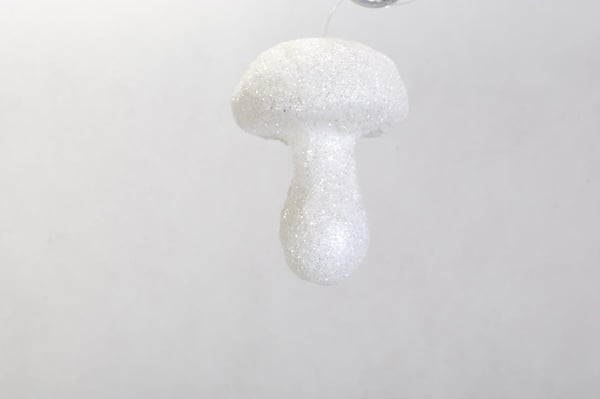 6 kpl Lumivalkoisia Styroksisieniä hohtavassa PVC-laatikossa